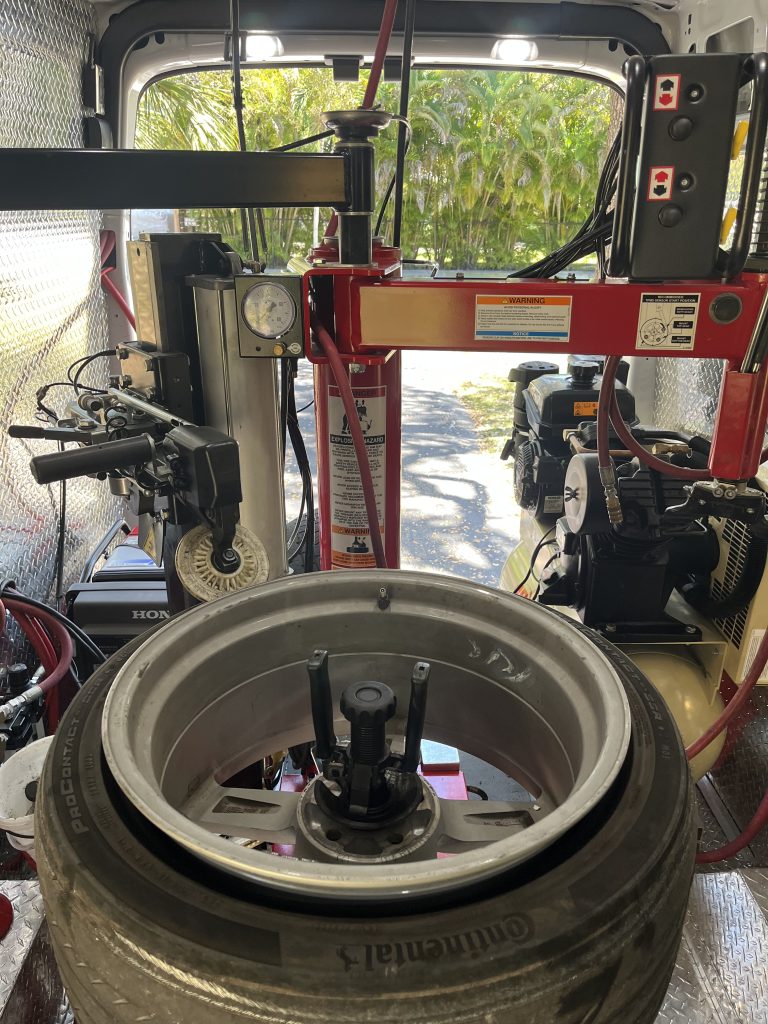 Mobile tire service and emergency tire service in action