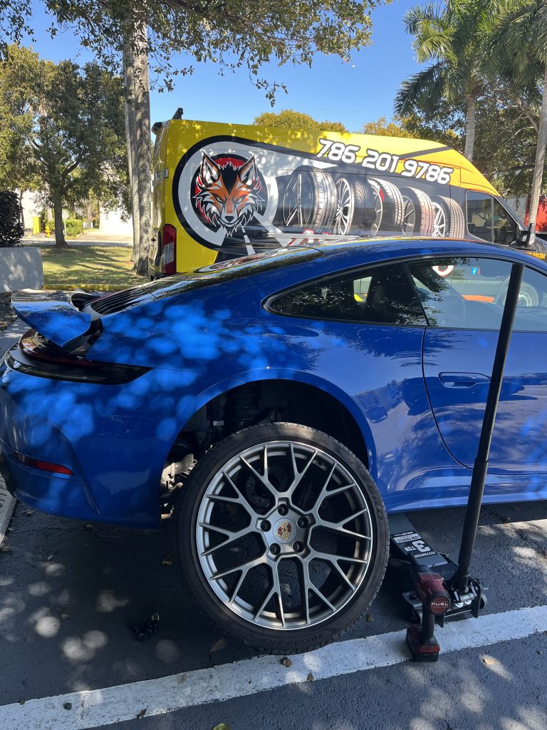 Mobile tire service and emergency tire service in action